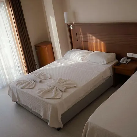 מלון Makri Beach 3*